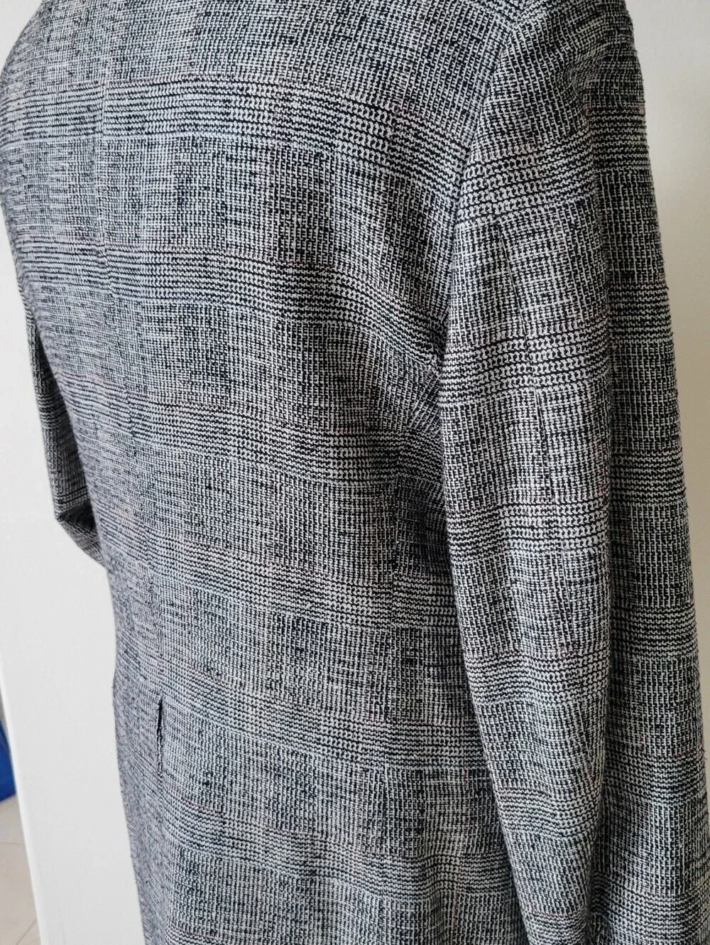 Stafford Executive Blazer 44L Gray-White-Some Pale Red Woven Silk.32 1/2